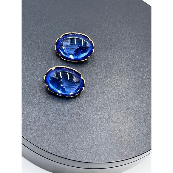 Emmons Vintage Cobalt Blue Oval Cabochon Gold Tone Scallop Clip Earrings - Picture 12 of 12